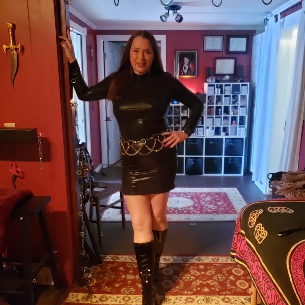 selfie-gallery-an-invitation-mistress-suzanne-sxysadist
